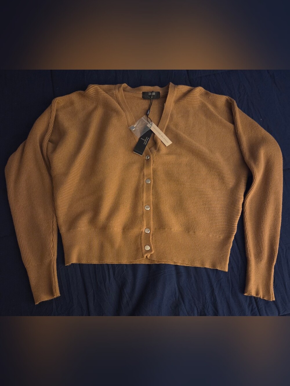 NWT Tahari ribbed knit button-front cardigan in Hazelnut. Medium
